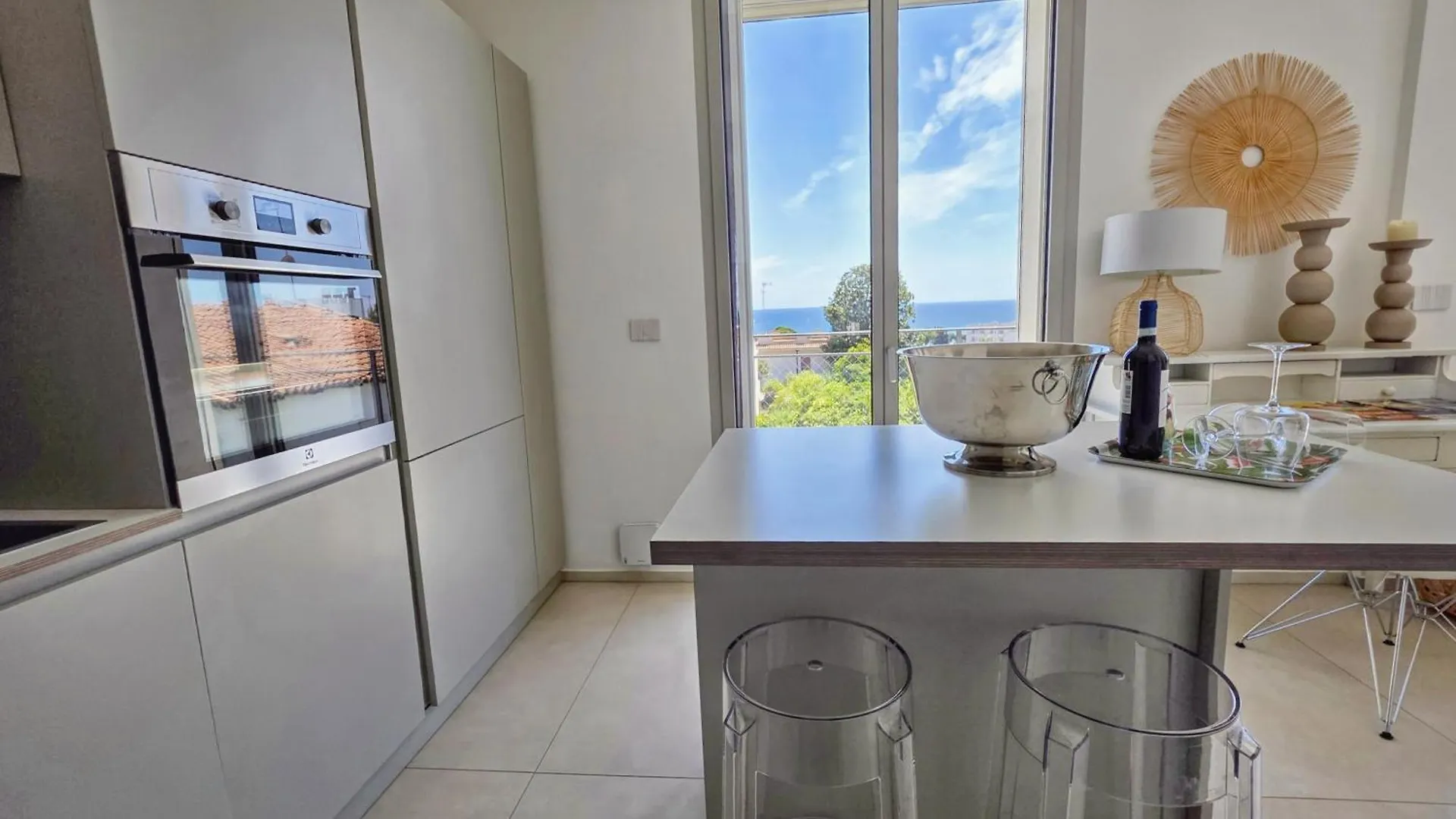 New 2025-Shati Luxury Home-Two Steps From The Beach, Sea View & Pool Fontane Bianche